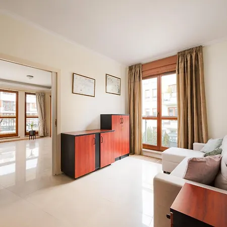 Royal Wilanow Spacious By Bookinghost