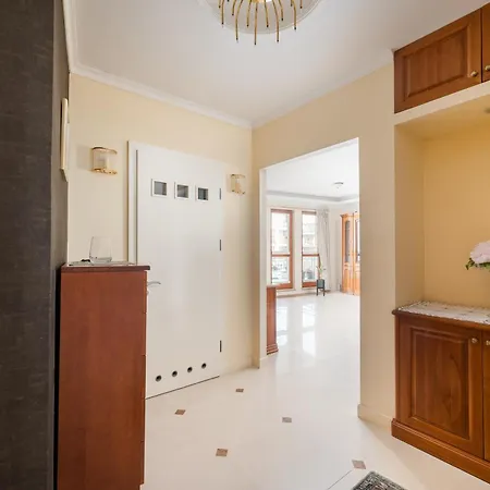 Royal Wilanow Spacious By Bookinghost ורשה