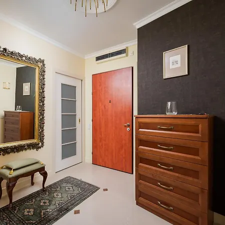 Royal Wilanow Spacious By Bookinghost Apartmán